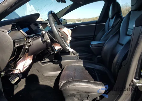 2017 Tesla Model S z USA, uszkodzony, nr VIN 5YJSA1E47HF183398